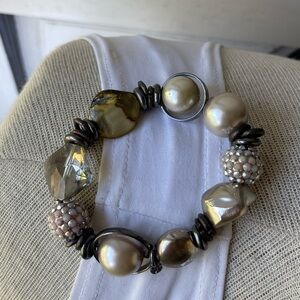 Natural beaded bracelet for women. Brand letter T